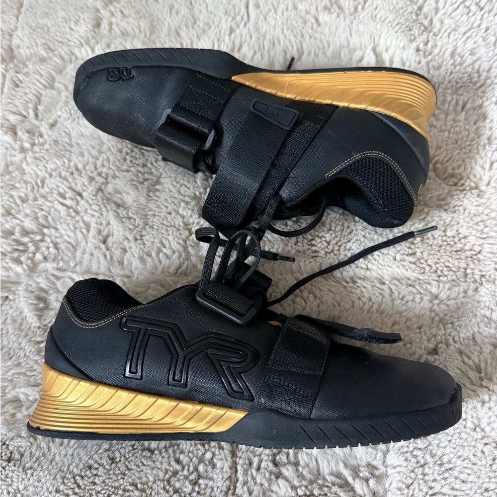 TYR Black and Gold women’s lifters sz 8.5